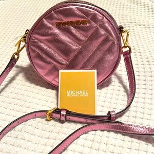 New Michael Kors Crossbody small pink canteen bag gold hardware zippered closure